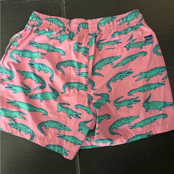 Chubbies Pink Shorts with Green Alligator Design - Picture 3 of 3